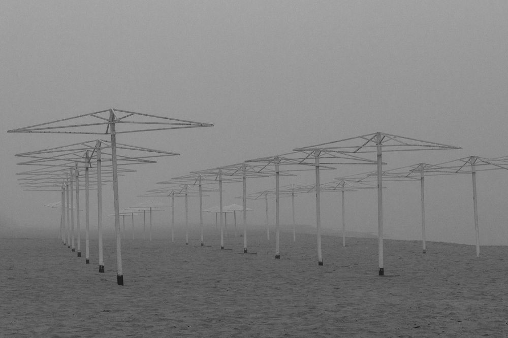 Утренний туман на морском берегу.