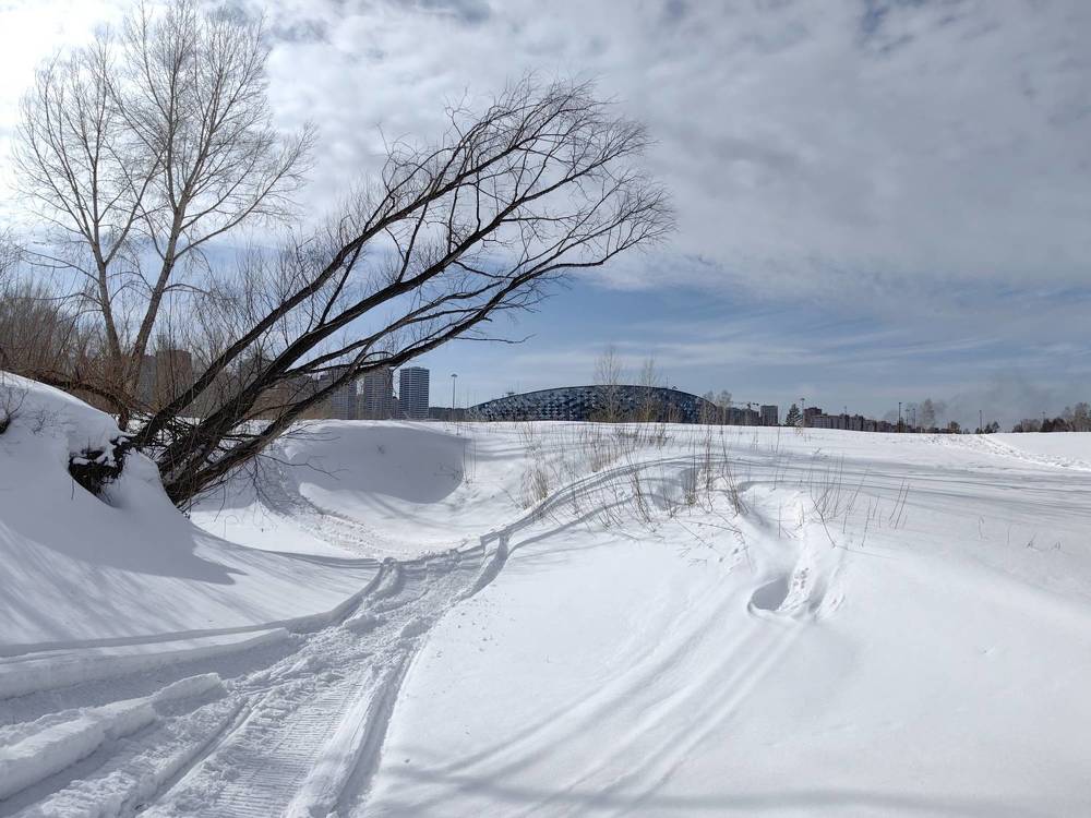 Чистый снег, белые облака