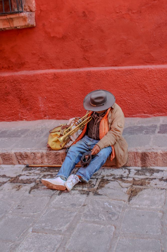 STREET TRUMPET PLAYER