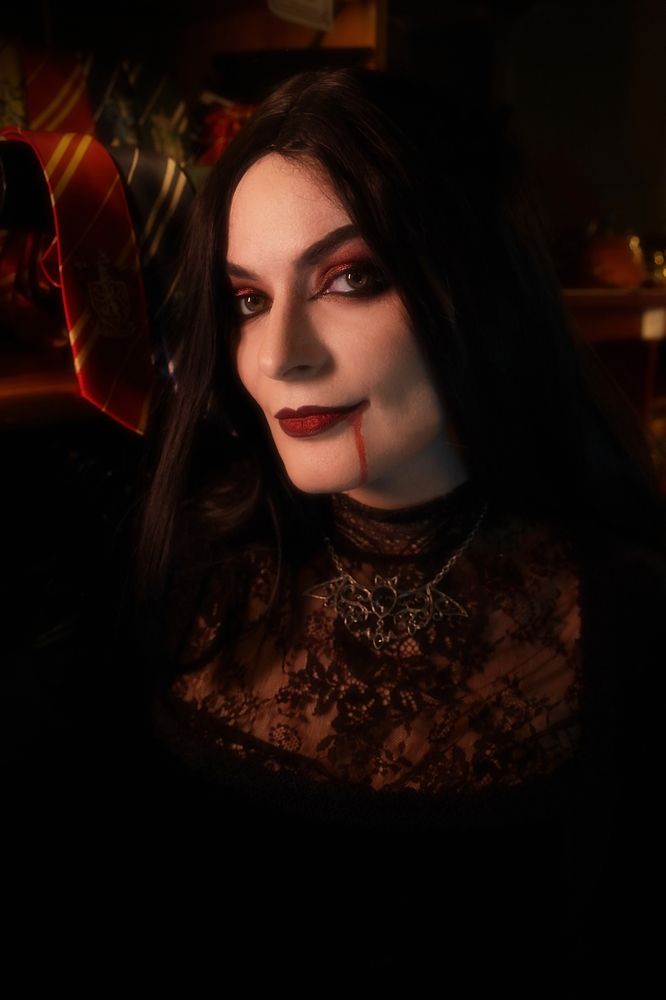 Хозяйка лавки редкостей (the owner of the rarity shop)