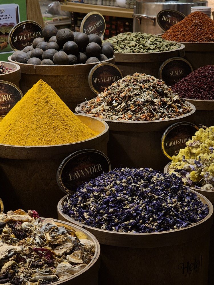 Разнообразие базара специй