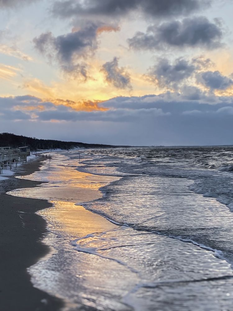 Море оставляет свой след на песке