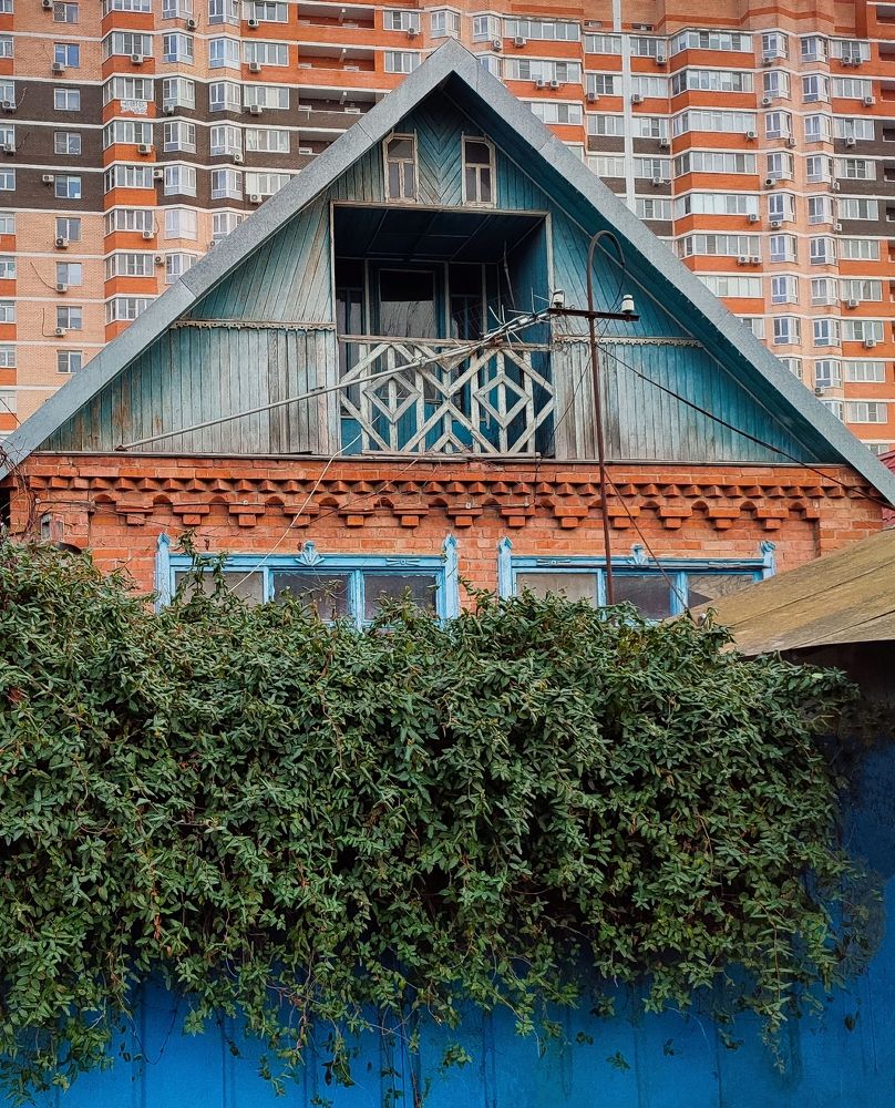 Деревянный балкончик / Carved Balcony