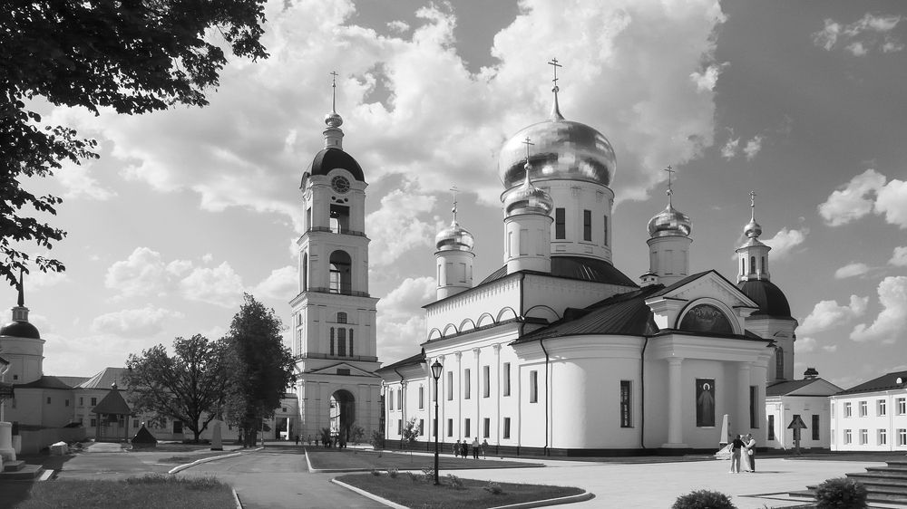 Монастырская площадь Саровского монастыря