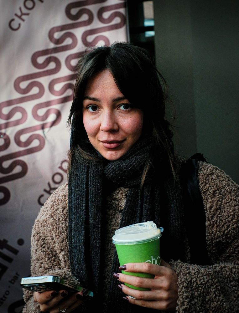 Незнакомка  и кофе.