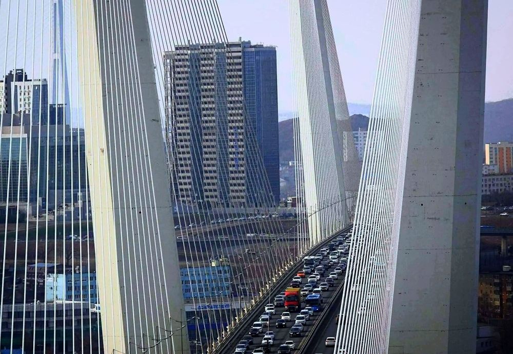 Час пик, на Золотом мосту.