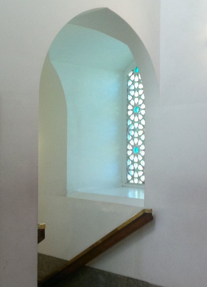 Игра теней на окне