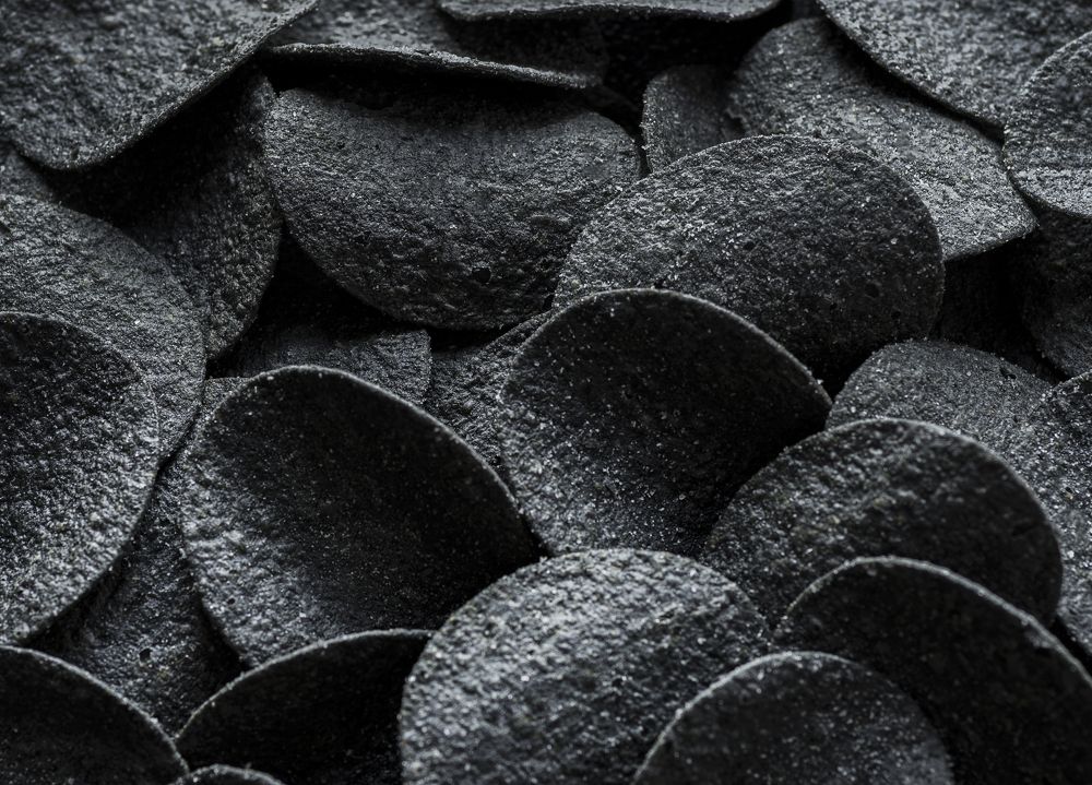 Черные чипсы