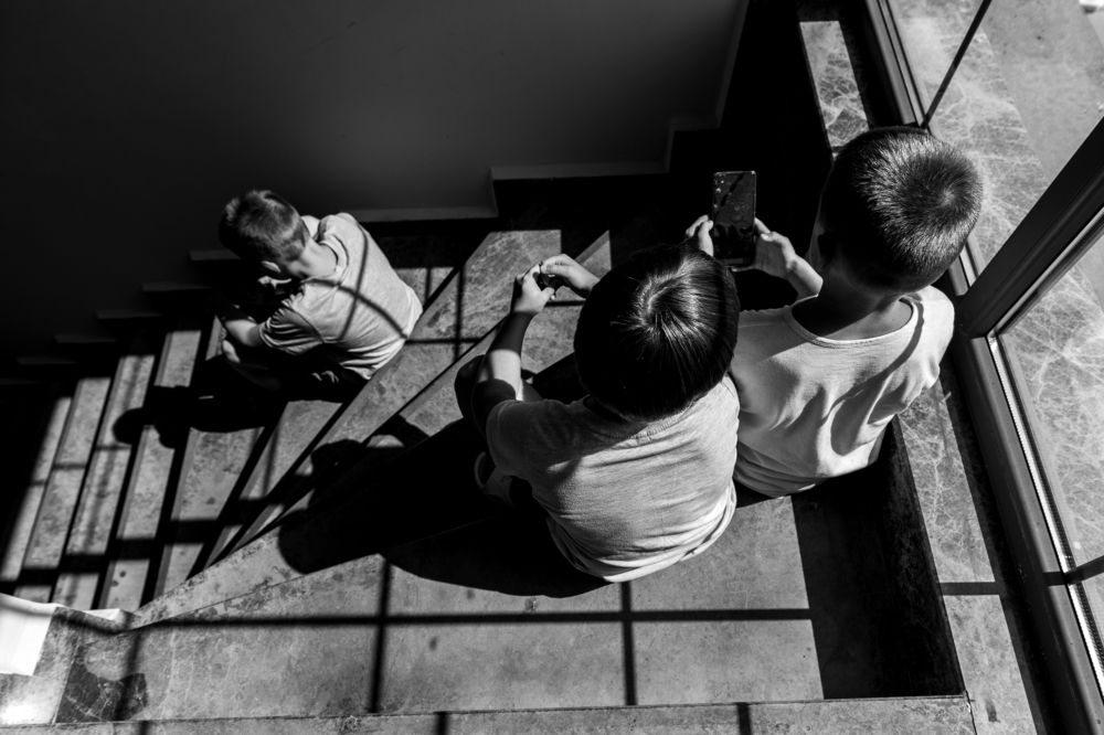 Когда успела всех трех сыновей поймать в одном кадре