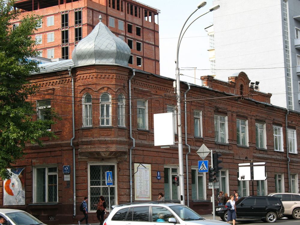 Новодел наступает