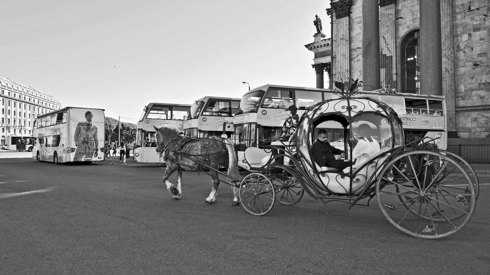 Прогулка по городу в карете.