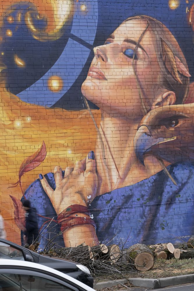 Девушка и орел