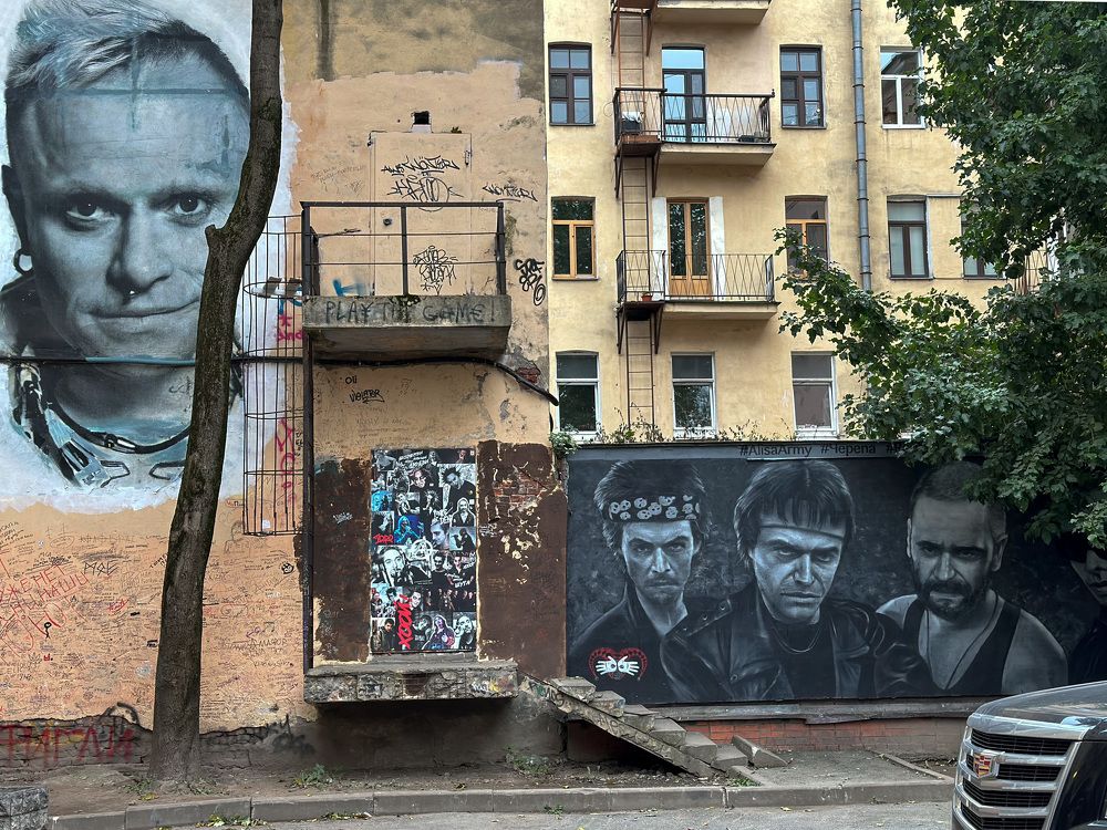 Двор дома на Лиговском проспекте в Санкт-Петербурге