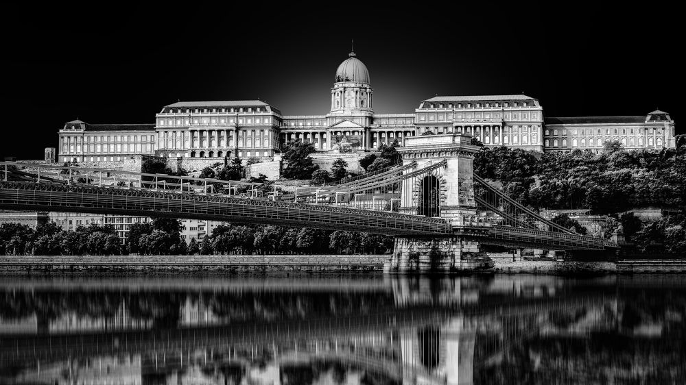 Buda’s Crown – Buda Castle in Monochrome