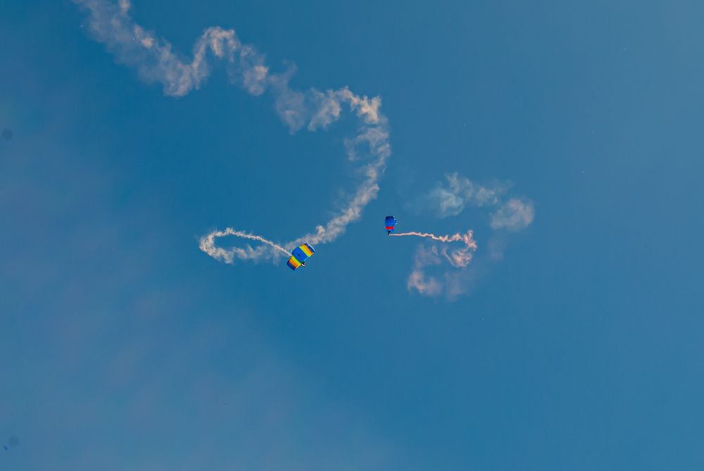 Танец парашютистов