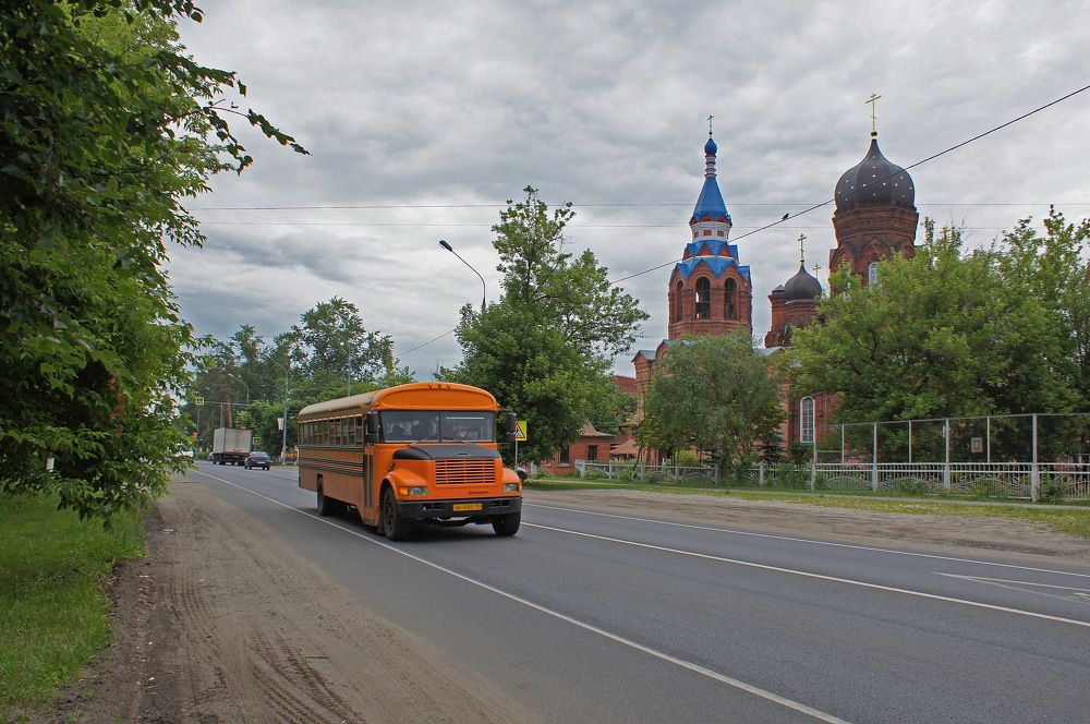 Американский школьный автобус в Ликино-Дулёво