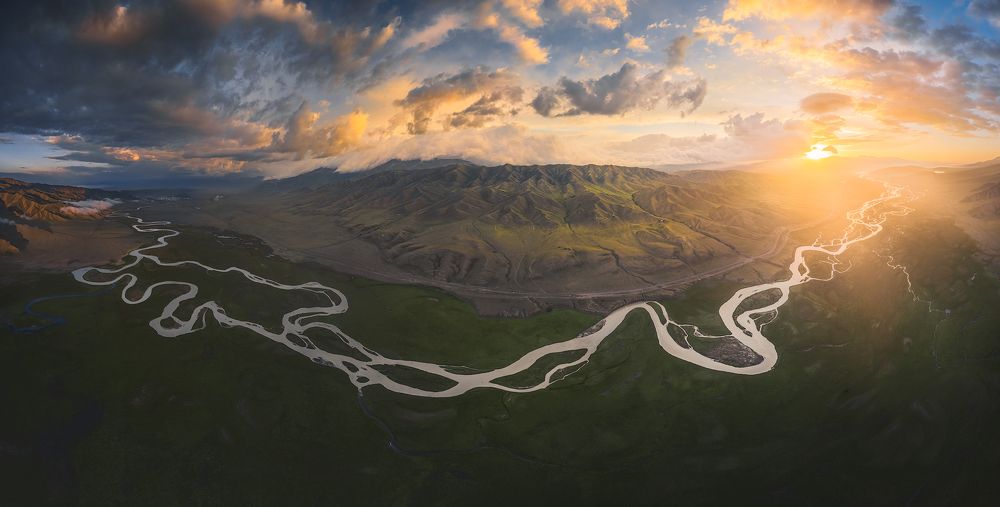 Golden hour in Bayanbulak Grassland