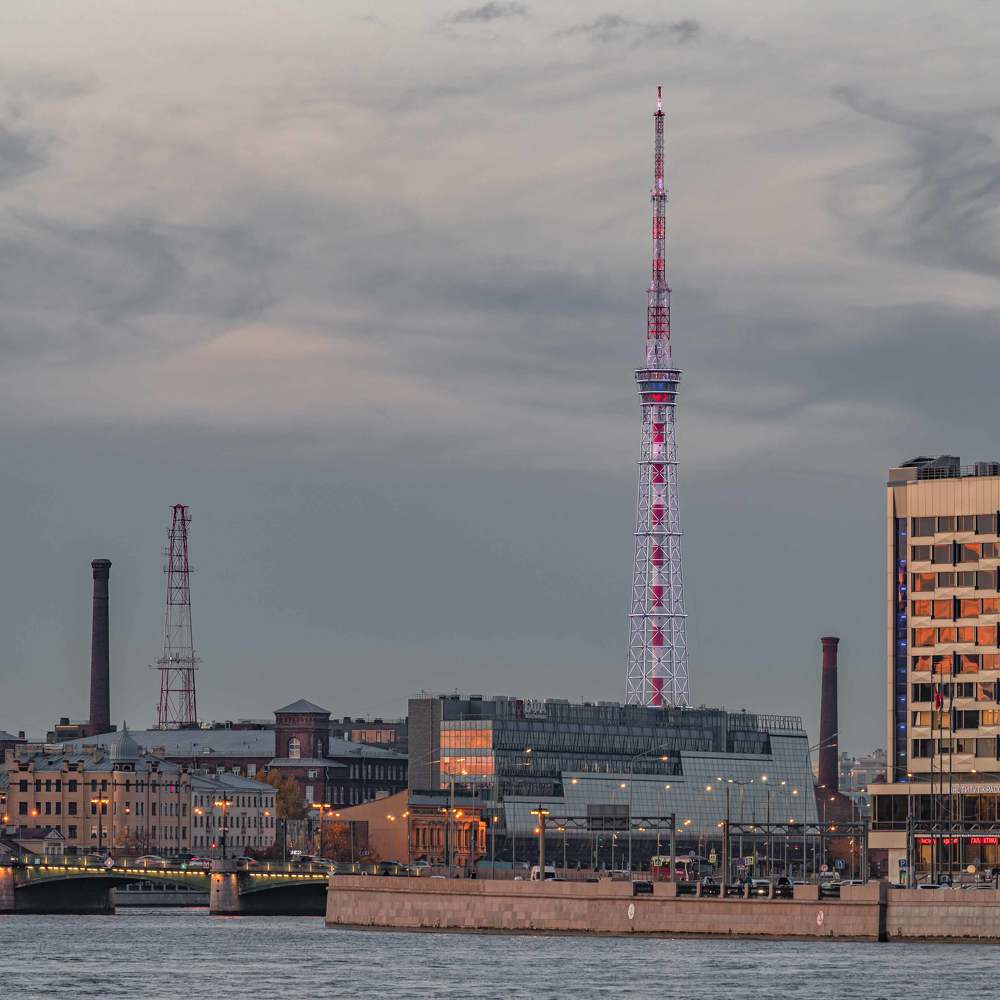 В Петербурге вечер