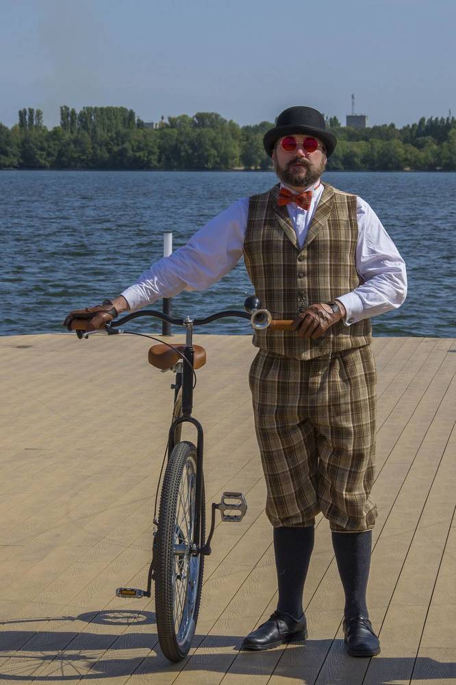 Джентльмен на велопрогулке