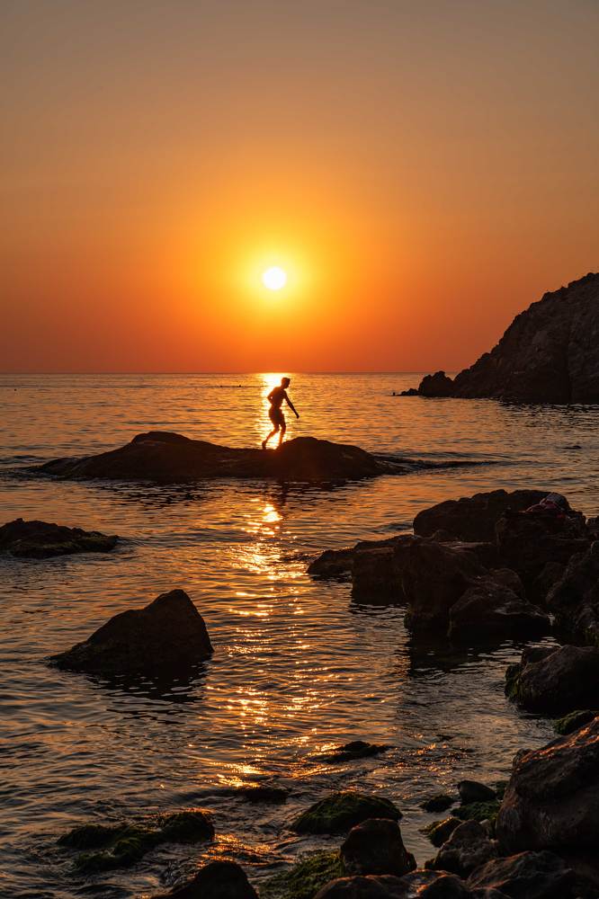 Через дорожку