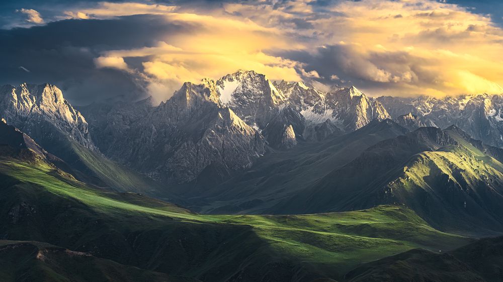 Golden hour in TianShan mountains