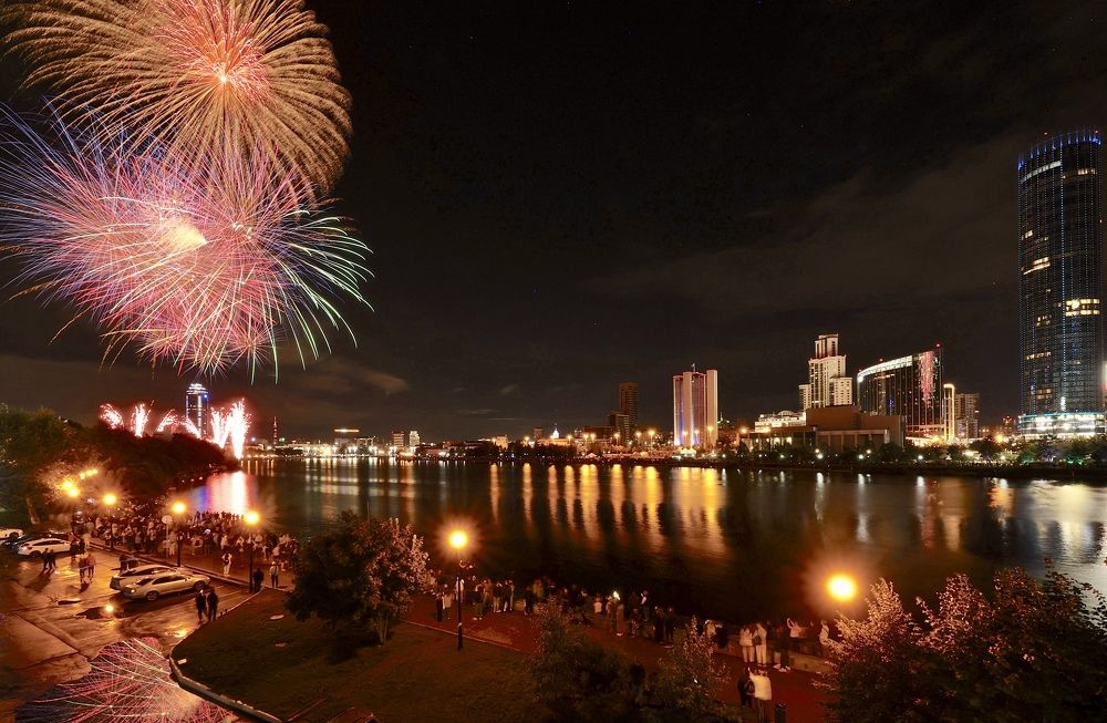 Салют в день города