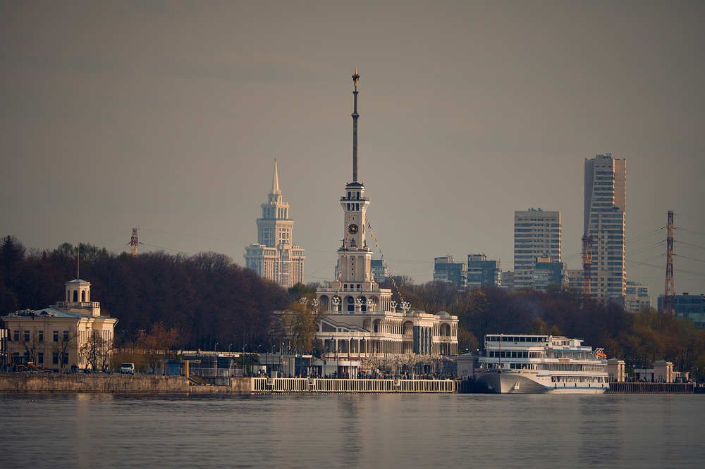 Photograph by Mikhail Khmelevskiy