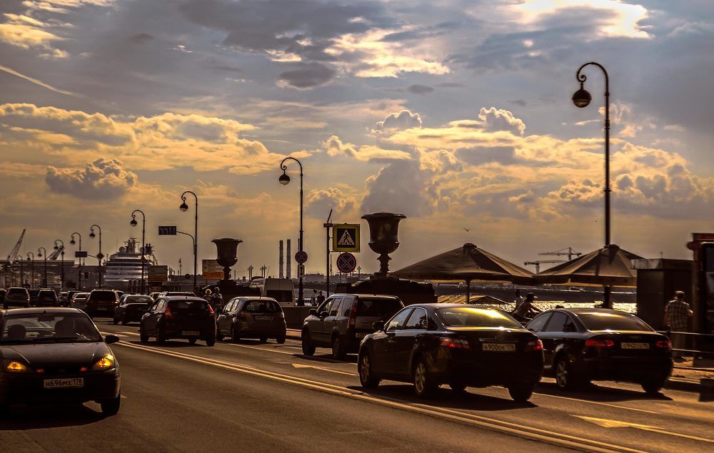 Адмиралтейская набережная, час пик