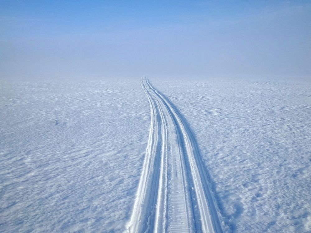 След от снегохода