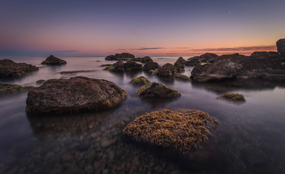 Вечер и камни