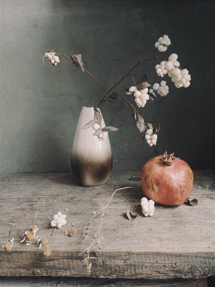 Гранат и снежноягодник