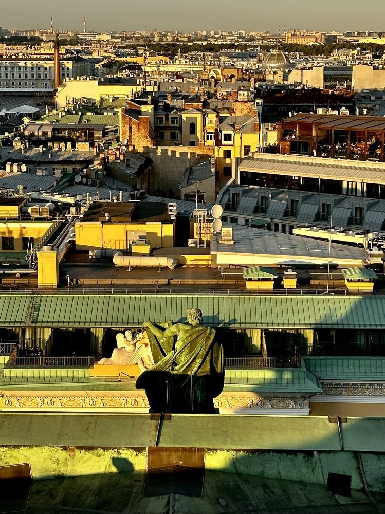 Исаакиевская площадь на закате. Санкт-Петербург