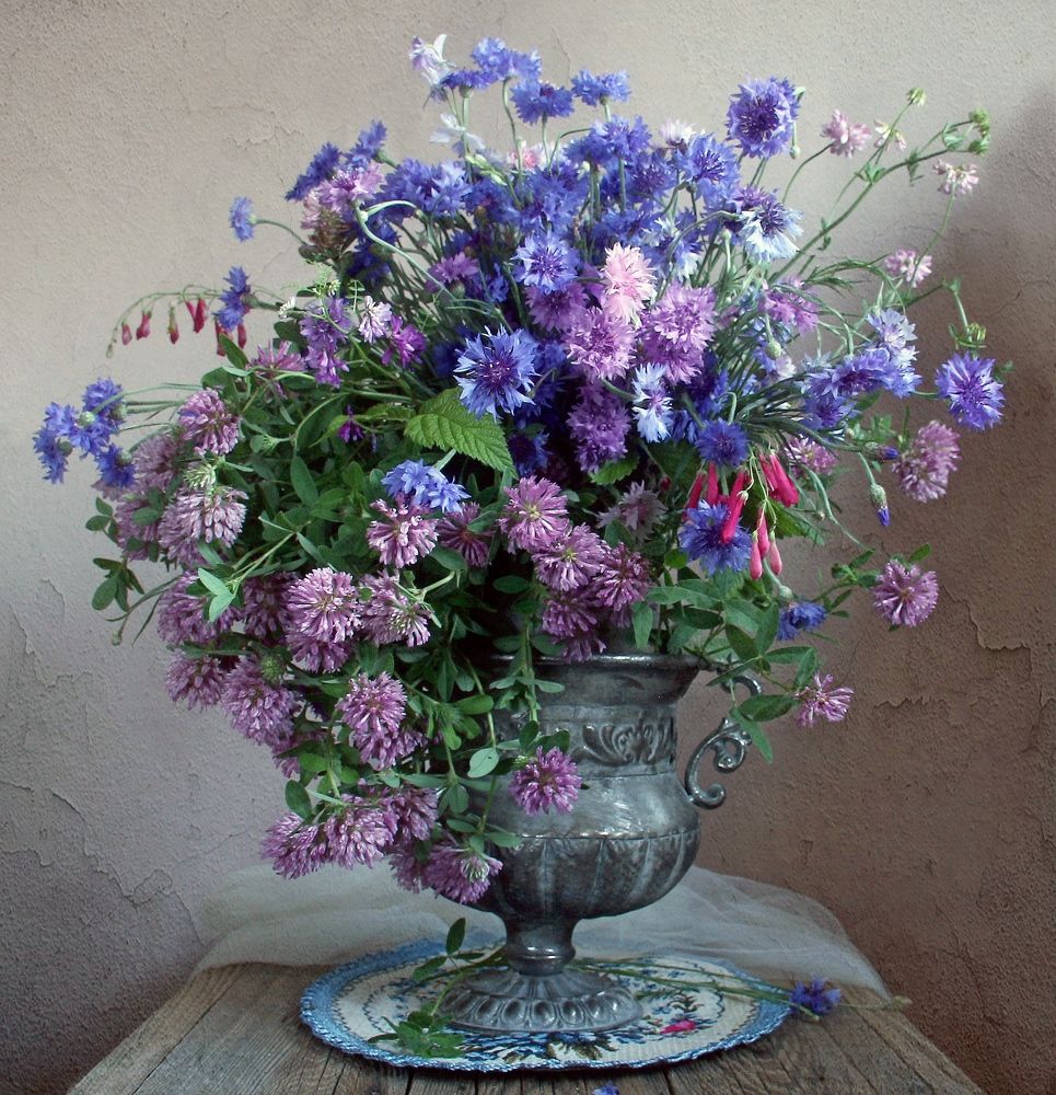 Нежных лепестков коснусь рукой