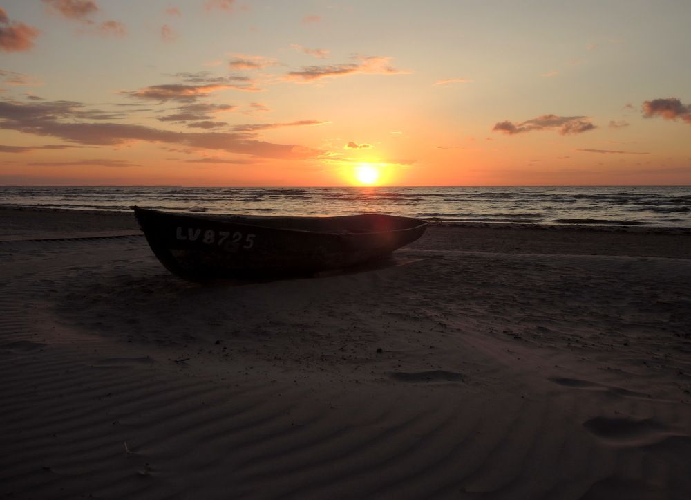 ...лодку мастерить себе...