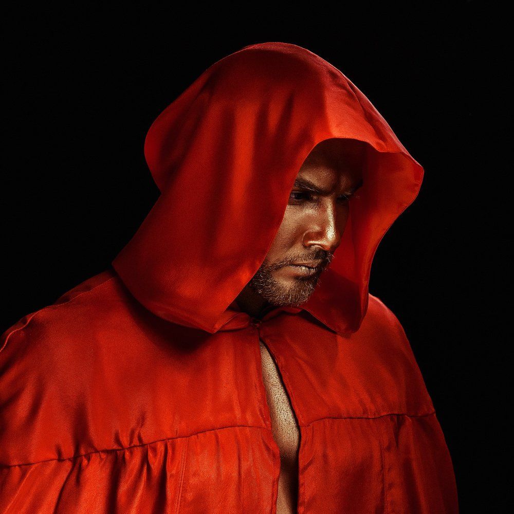 Человек в красном