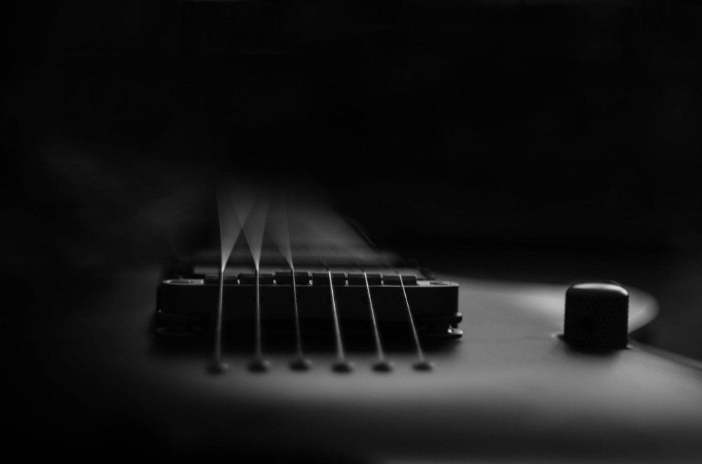 В ту ночь сама она играла