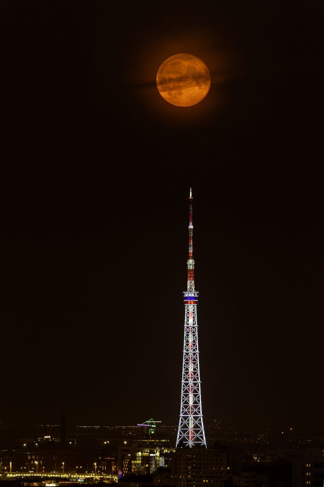 Суперлуние. Осетровая Луна