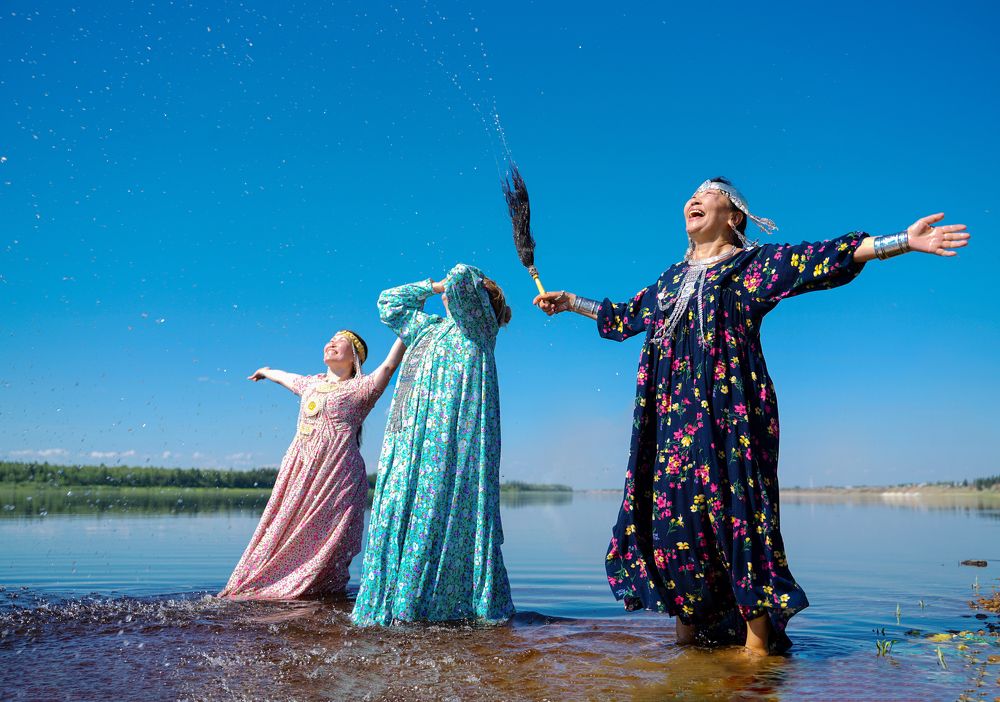 Ясное небо в праздник встречи лета