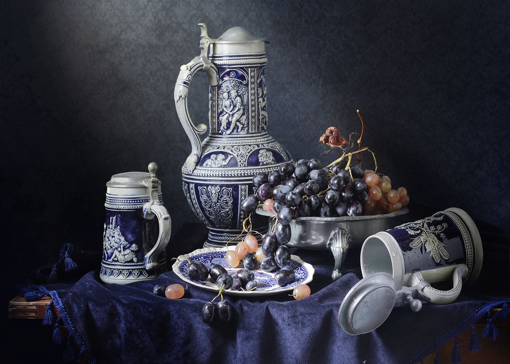 Натюрморт с виноградом в классическом духе