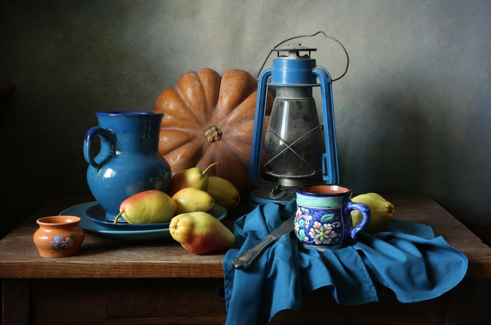 С синими предметами