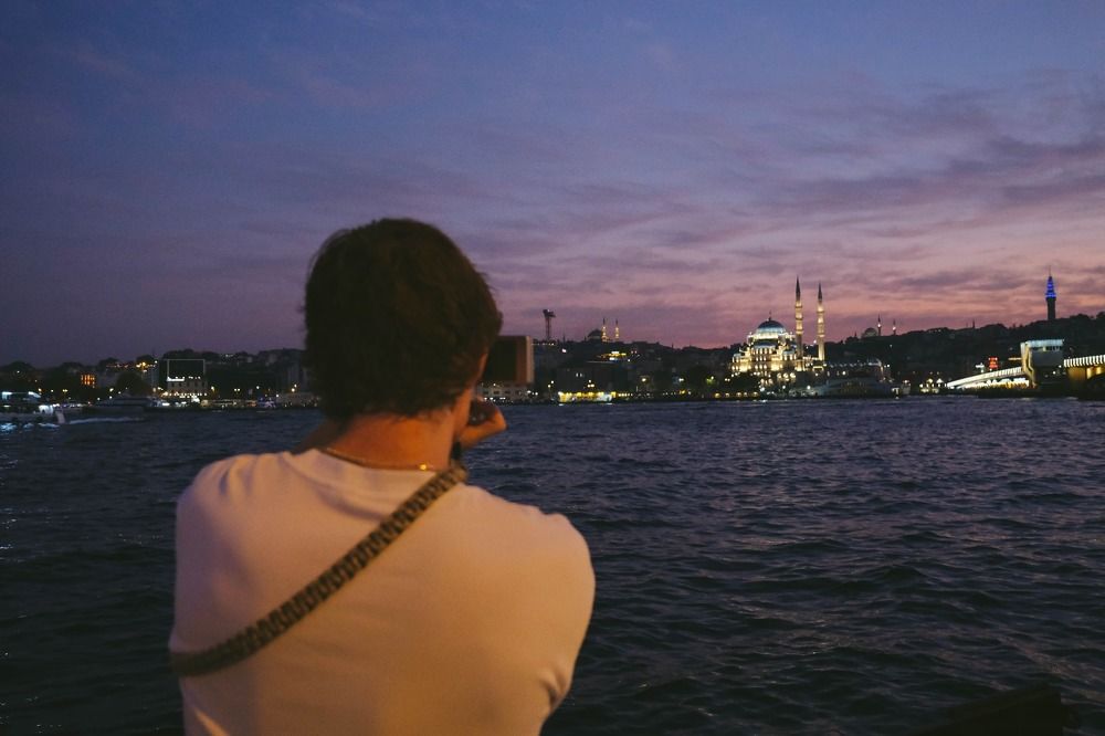 Photograph by Hakan Tunc