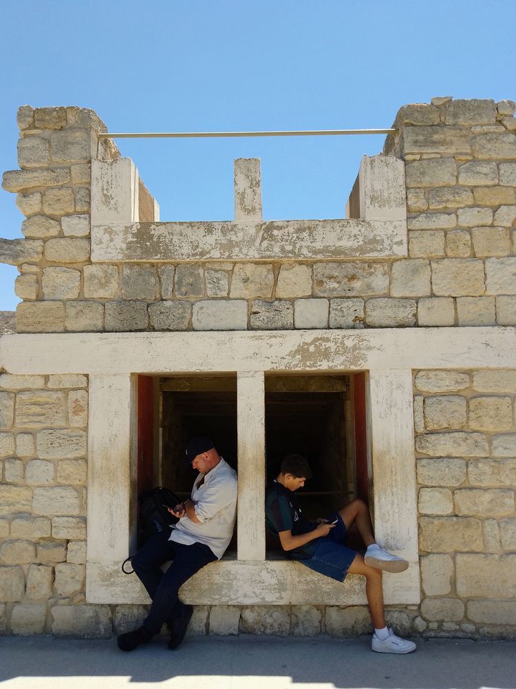 Taking some rest in Knossos
