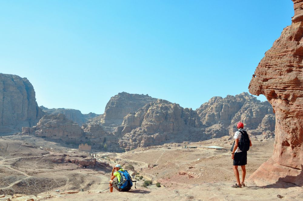 На скалах древнего города