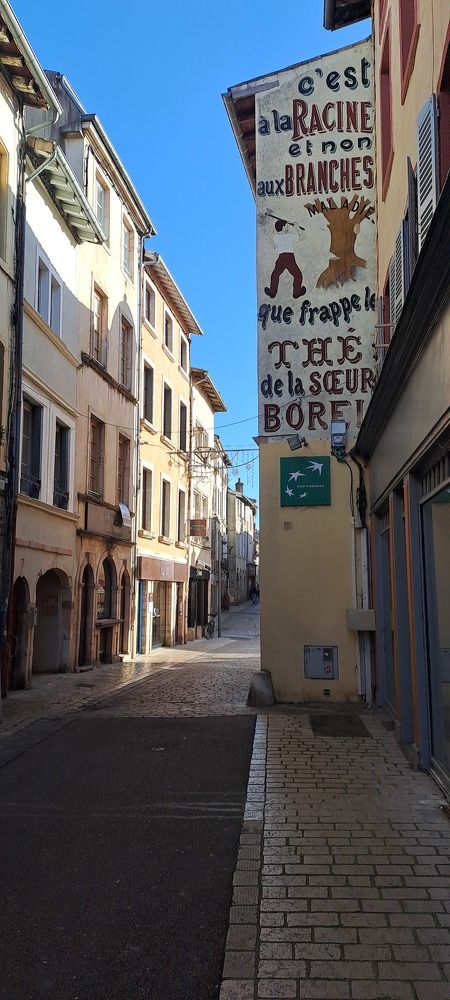 The moment in light and shadow