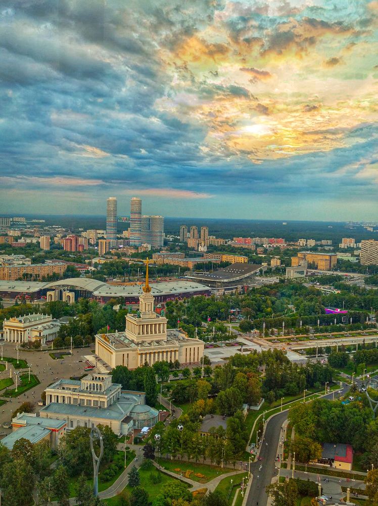 Город на закате...