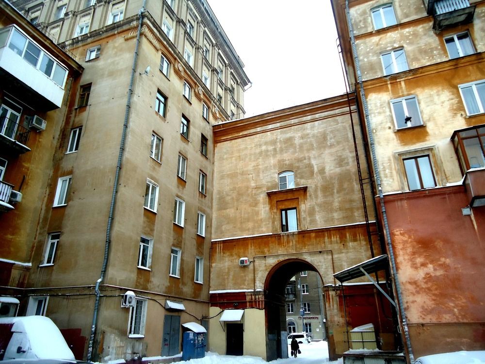 Гиганты и малыш