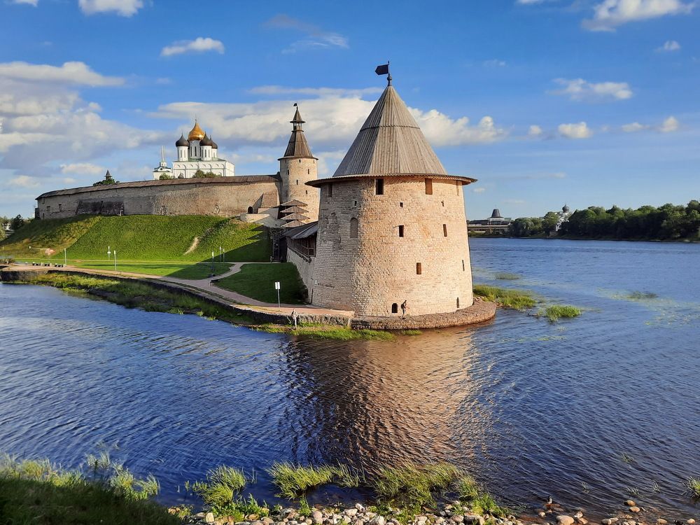 Псков. Плоская башня кремля