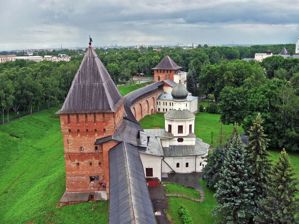 Стена Кремля в Великом Новгороде.