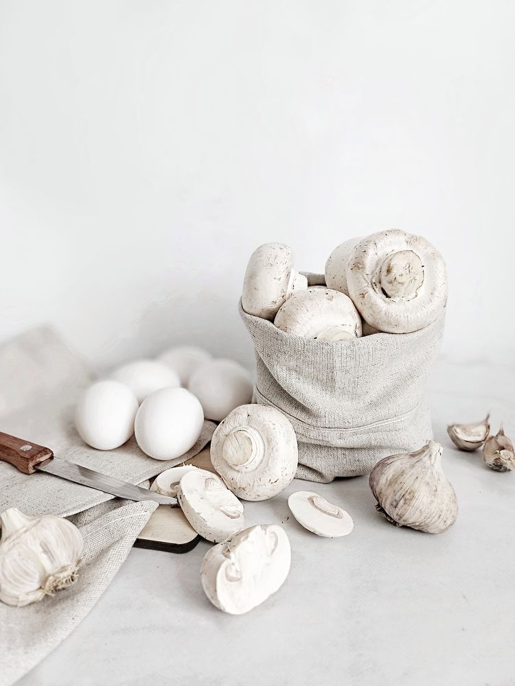 Натюрморт с шампиньонами