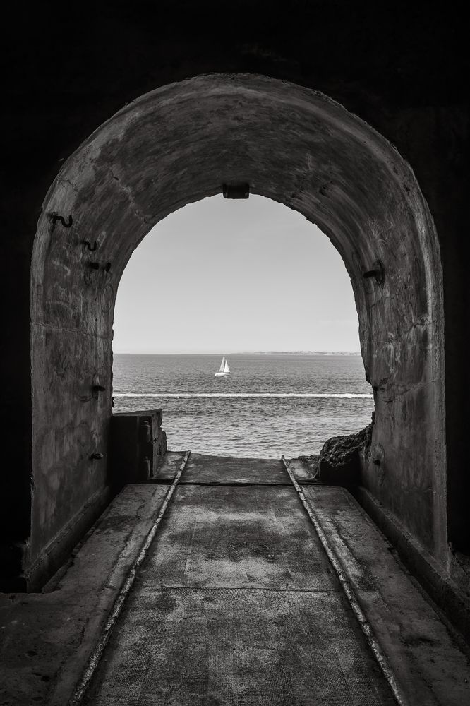 Белеет парус одинокий